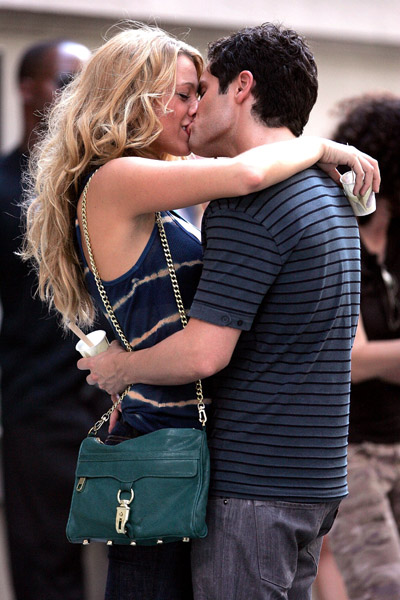 blake-lively-and-penn-badgley-on-location-for-gossip-girl.jpg